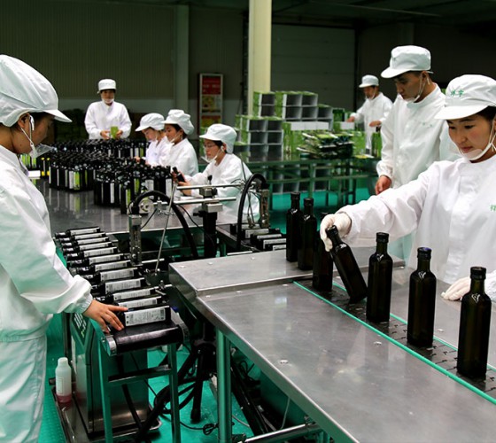 祥宇特級(jí)初榨橄欖油作為國(guó)產(chǎn)優(yōu)質(zhì)橄欖油，始終以質(zhì)量求生存、以品牌謀發(fā)展、以質(zhì)量創(chuàng)業(yè)績(jī)、以品質(zhì)追卓越。在近20年的辛苦耕耘，在品質(zhì)方面的不斷改進(jìn)..